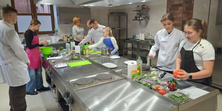 Młodzi kucharze przygotowali zdrowe śniadanie. Finał konkursu w Gorzowie
