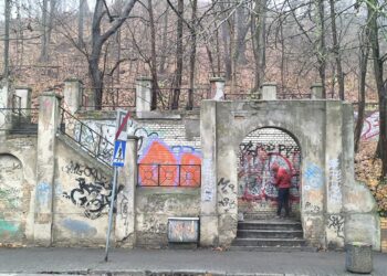 Społeczna walka z bohomazami w (bardzo) skromnym składzie