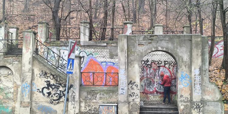 Społeczna walka z bohomazami w (bardzo) skromnym składzie