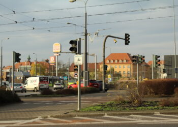 Nawet kilkadziesiat minut w korku na nowym moście. Nie ustają skargi na światła na rondzie Santockim