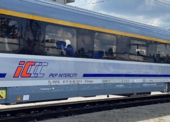 PKP Intercity zawiesza przesyłki konduktorskie. Podano datę