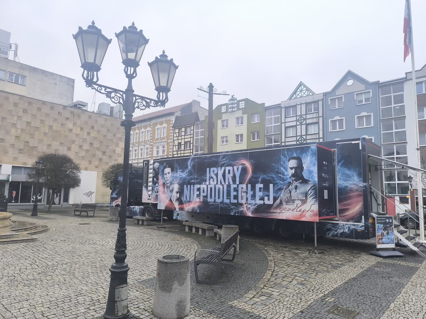 Iskry Niepodległej już błyszczą na Starym Rynku