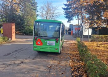 Busik wciąż kursuje po cmentarzu. Wkrótce zmiana harmonogramu