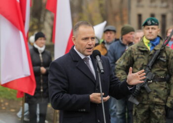 Spór na linii premier-prezydent ws. awansów oficerskich