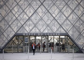 Kradzież klejnotów w Luwrze. Policja zatrzymała czwartego podejrzanego