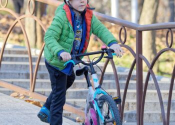 Obowiązkowe kaski do 16 roku życia