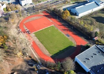 Przy II LO w Gorzowie Wlkp. kończy się budowa kompleksu boisk z bieżniami