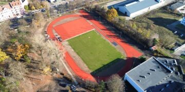 Przy II LO w Gorzowie Wlkp. kończy się budowa kompleksu boisk z bieżniami