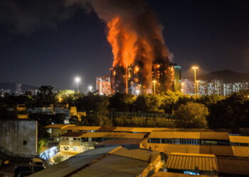 Co najmniej 13 osób zginęło w pożarze remontowanych wysokościowców