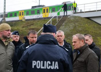„Doszło do aktu dywersji”. Premier potwierdza: eksplozja zniszczyła tory
