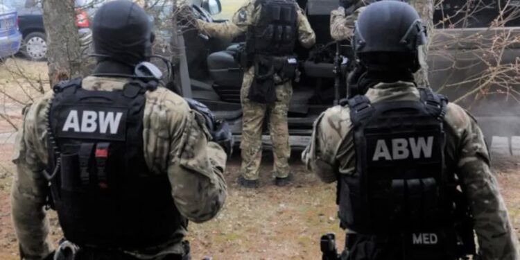 Areszt wobec Polaka zatrzymanego przez ABW. Miał dokumentować wojskowe transporty