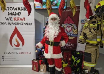 Strażackie Mikołajki w punkcie krwiodawstwa