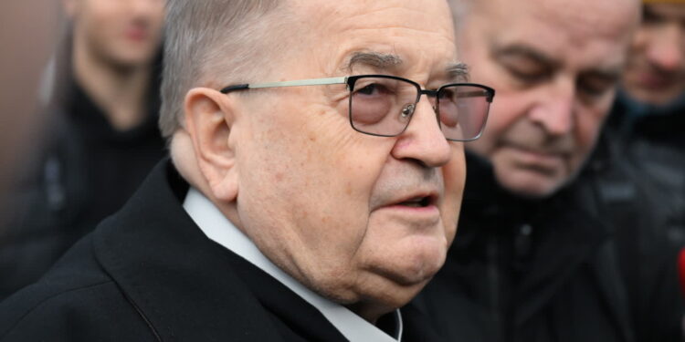 Ojciec Tadeusz Rydzyk stawił się na przesłuchanie w prokuraturze
