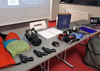 Jak reagować w sytuacji zagrożenia, co zabrać do apteczki? Szkolenie z zakresu obrony cywilnej