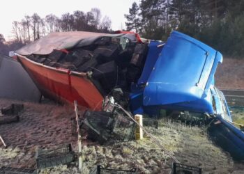 Tragiczny wypadek na starej trójce. Zderzyły się dwie ciężarówki