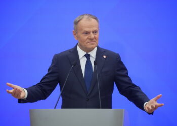 Poparcie dla rządu Tuska na półmetku kadencji jest podobne do wyników poprzednich gabinetów