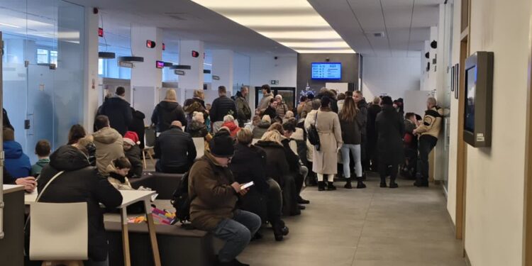 Kolejka po kartę mieszkańca. Wielu gorzowian odchodzi z kwitkiem