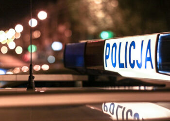 Wybił szybę na izbie przyjęć, znieważył policjanta. 27-latek z zarzutami