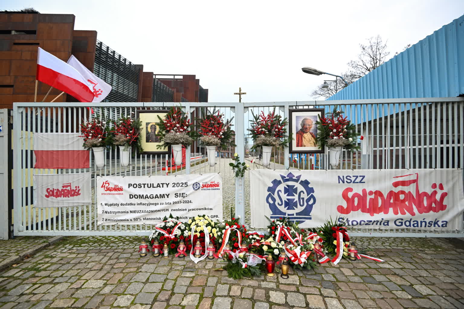 Prezydent Karol Nawrocki: my, Polacy, nigdy nie zapomnimy o ofiarach stanu wojennego