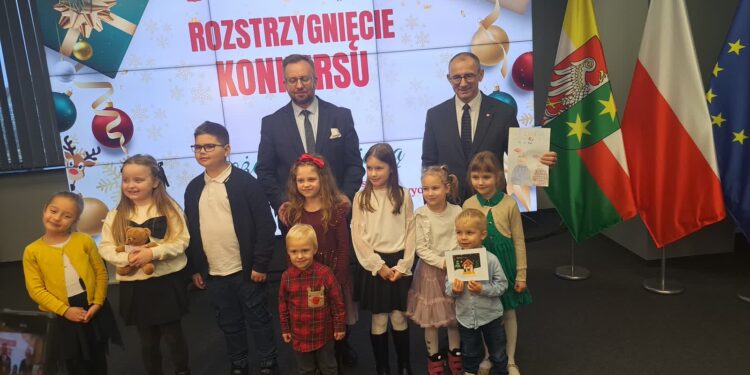 Rekordową liczbę kartek nadesłały dzieci. Wojewoda Lubuski wybrał najładniejsze