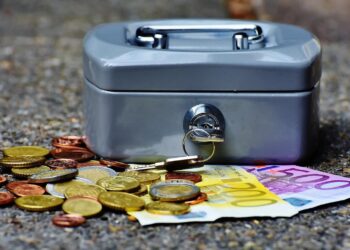 Komisja Europejska wypłaciła w poniedziałek Polsce miliardy euro z Funduszu Odbudowy