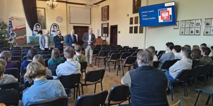 Promowali „służbę cywilną”