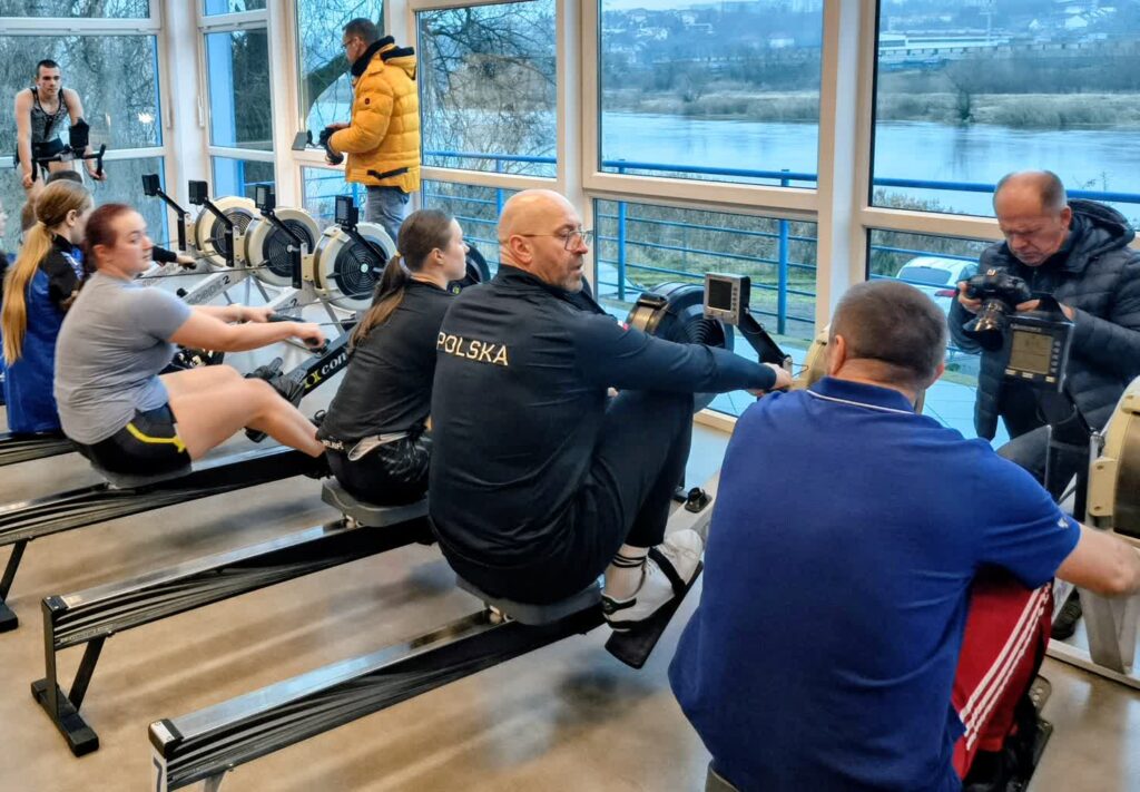 Minister Rutnicki sam sprawdził swoje siły na ergometrze wioślarskim (a później także kajakarskim)