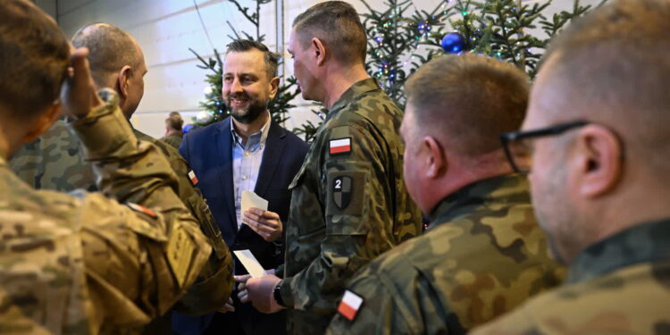 Szef MON spotkał się z żołnierzami