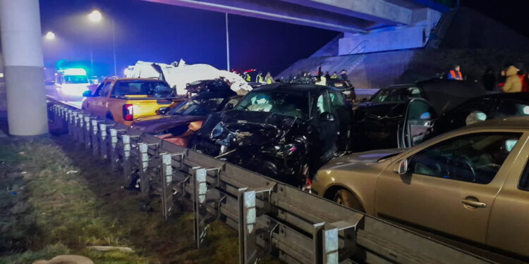 Karambol na S19. Zderzyło się kilkanaście aut, jest wielu rannych