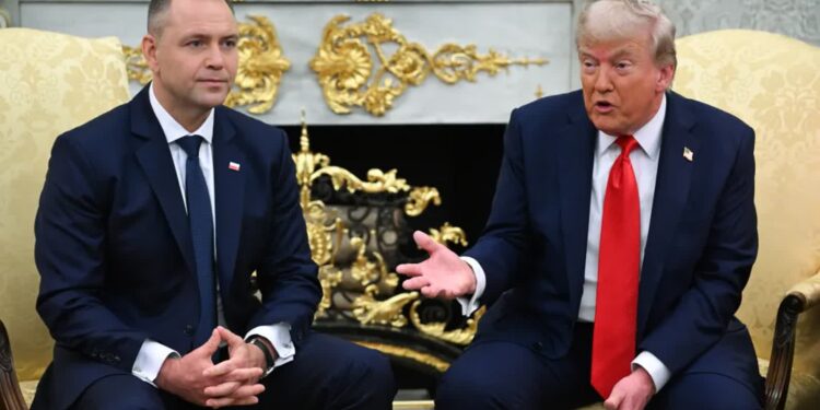 Prezydent Nawrocki rozmawiał telefonicznie z Trumpem