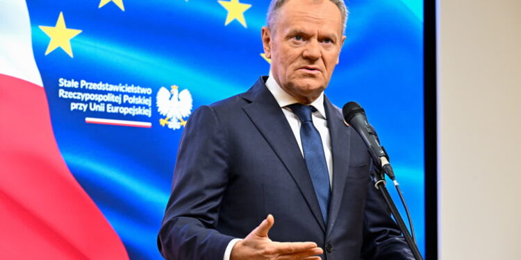 Kto spłaci pożyczkę dla Ukrainy? Tusk mówi o reparacjach. „Polska nie będzie dopłacała”