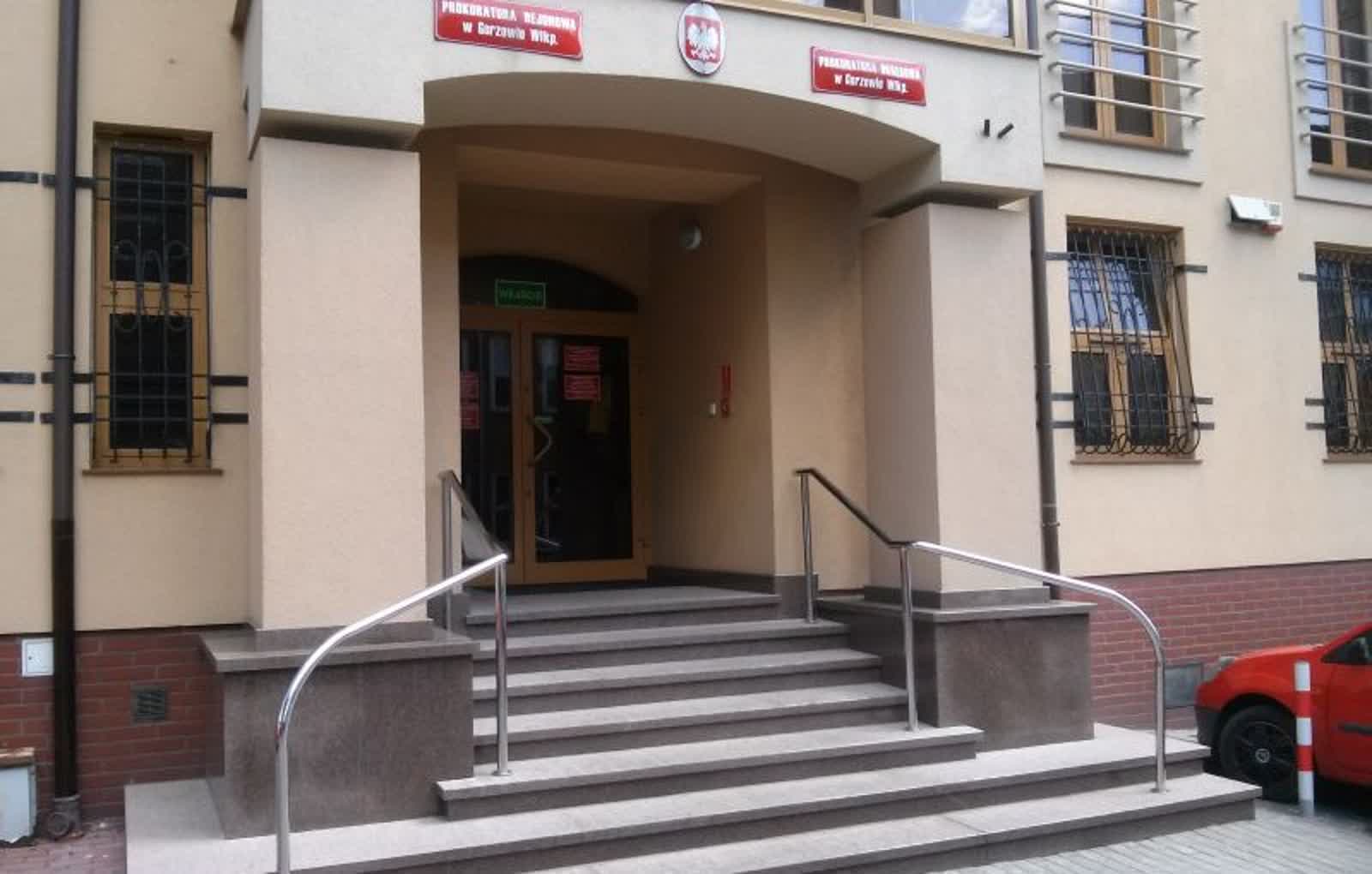 Niemowlę z obrażeniami w szpitalu