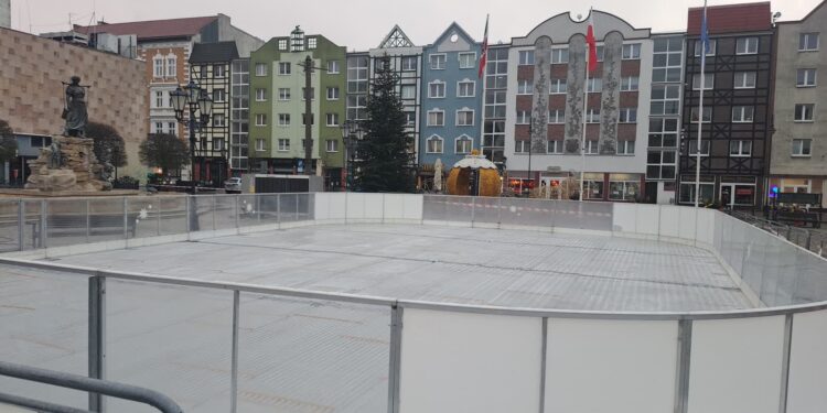 Lodowisko na Starym Rynku w Gorzowie prawie gotowe