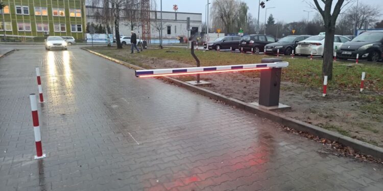 Automat parkingowy przy szpitalu bez biletów. Można jednak dostać paragon