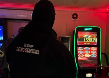 Game over. KAS rozbiła gang zajmujący się nielegalnym hazardem, 26 osób zatrzymanych