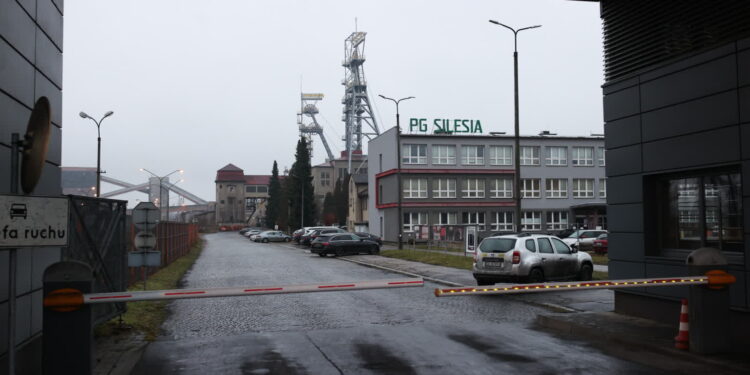 Trwa protest w kopani Silesia. Pod ziemią przebywa 21 górników
