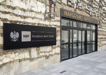 NBP: czterech członków zarządu bez nadzoru nad departamentami banku centralnego