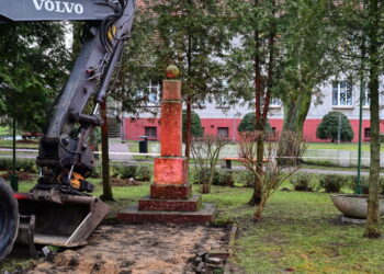 Runął pomnik upamiętniający Armię Czerwoną