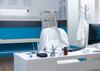 Terapia szokowa. Oszczędności receptą na finansową dziurę ochronie zdrowia?