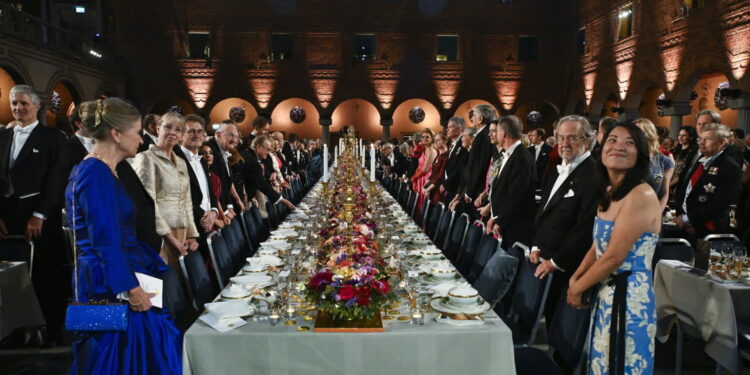 W Sztokholmie wręczono nagrody Nobla aż 13 laureatom