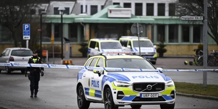 Szwecja. 12-latek podejrzany o zastrzelenie mężczyzny na zlecenie gangu. Sam zgłosił się na policję