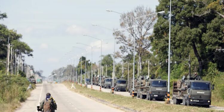 Napięcia na linii Tajlandia-Kambodża. Godzina policyjna przy granicy, ewakuacja niemal 800 tys. osób