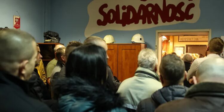„Akcja protestacyjna trwa”. Górnicy z Silesii nadal pod ziemią