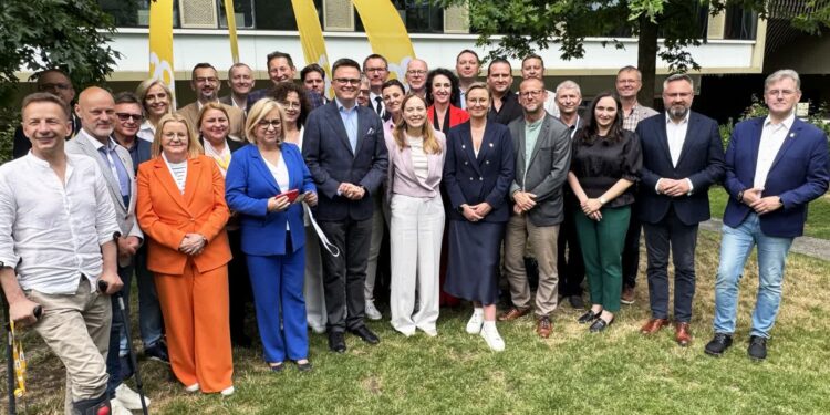 Siedmioro kandydatów na szefa Polski 2050