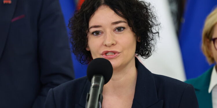 Lewica chce zastąpić składkę zdrowotną podatkiem 12 proc. i „opłatą od tłuszczu”