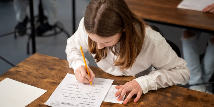 W poniedziałek ruszają próbne egzaminy maturalne i ósmoklasistów