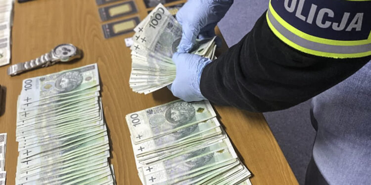 „Podbierała” złoto i pieniądze. Straty na ponad milion