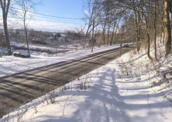 Obfite opady śniegu w Gorzowie – trudne warunki na drogach