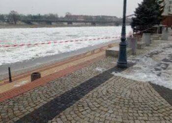 Rzeka Warta idzie w górę