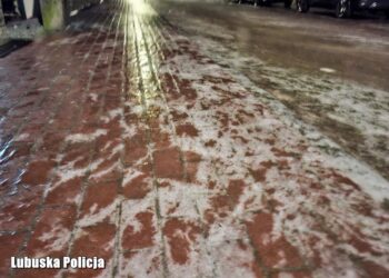 Zagrożenie na lubuskich drogach. Marznący deszcz paraliżuje ruch